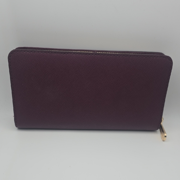 Michael Kors Plum Lock Hamilton Wallet W/ Gold Hardware (VERY GOOD)✨️💜✨️ - Picture 10 of 10